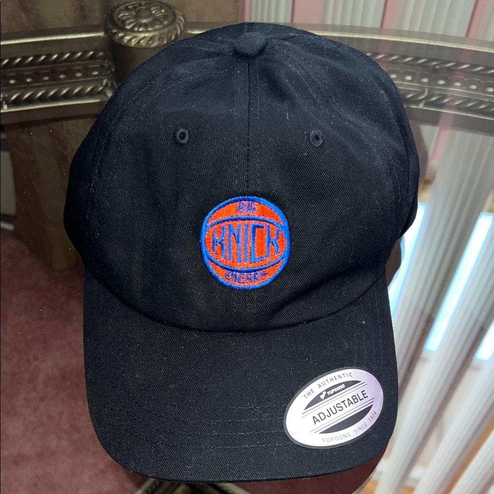 New York Knicks Tan and Black Caps - Picture 8 of 11